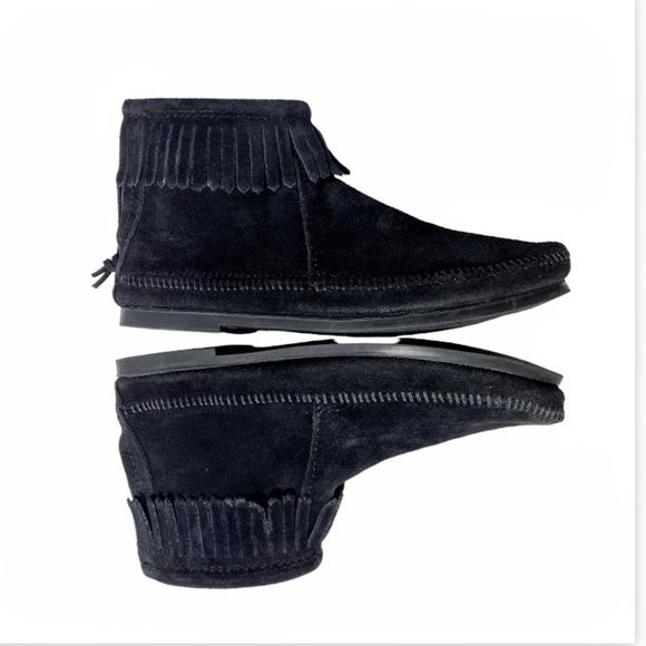 MINNETONKA Black Suede Back Zip Hard-sole Bootie Size 7 - Picture 14 of 15